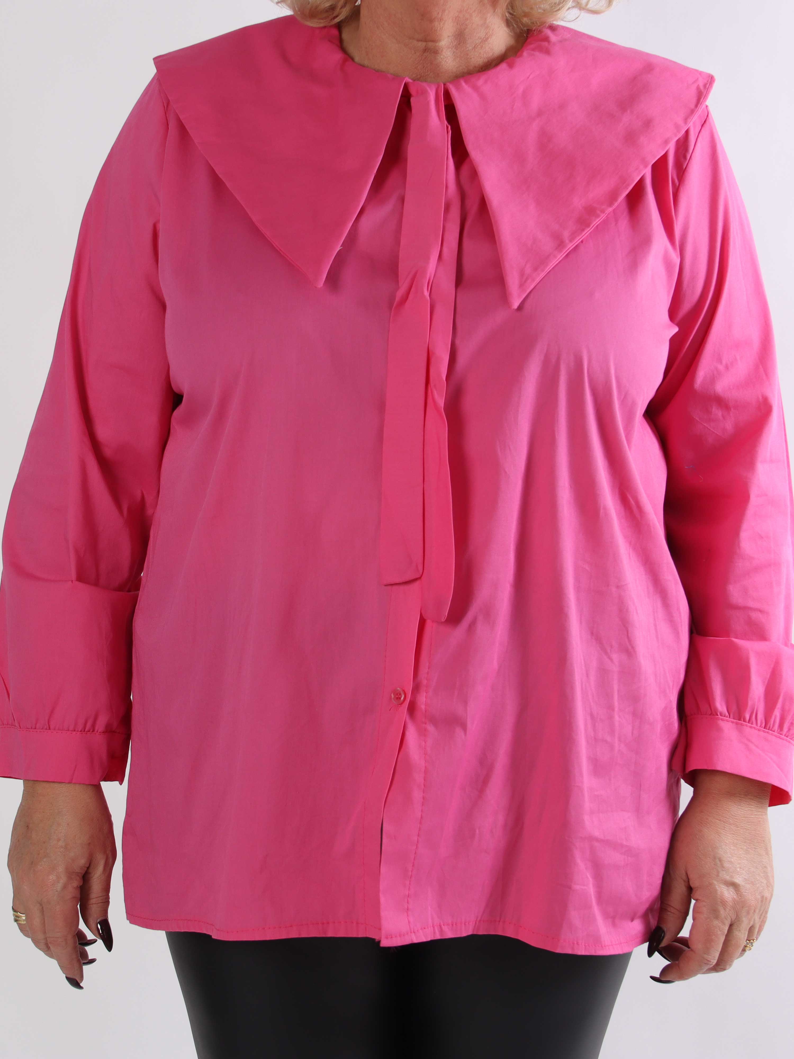 Venezia - Plus size skjorte i bomuld med stor krave og fint bindebånd